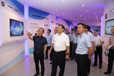 嘉兴市委书记张兵履新后到j9九游会官方网站调研