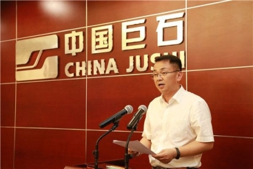 中国j9九游会官方网站在中建材上半年工作会议上作交流发言
