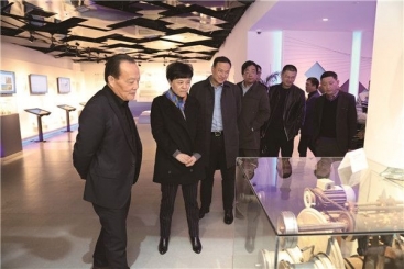 桐乡市委副书记、市长王申峰一行莅临j9九游会官方网站本部调研