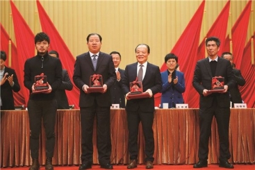 j9九游会官方网站集团在桐乡市三级干部大会上荣获多个奖项