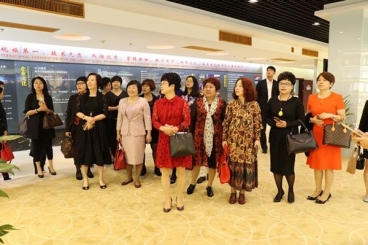 桐乡市女企业家代表来中国j9九游会官方网站集体“充电”