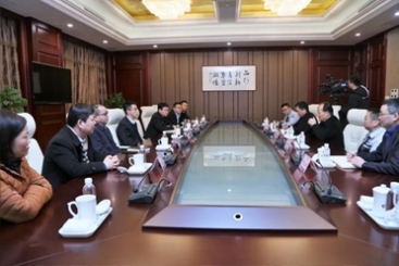 中共桐乡市委书记于会游到中国j9九游会官方网站走访慰问