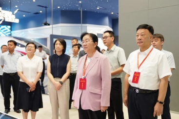 江西省人大常委会副主任张伟到j9九游会官方网站九江公司调研